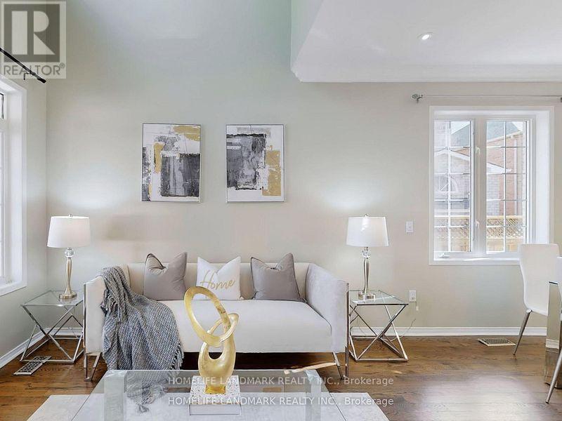 40 Belgrave Square, Markham, Ontario  L6C 2T6 - Photo 3 - N12492772