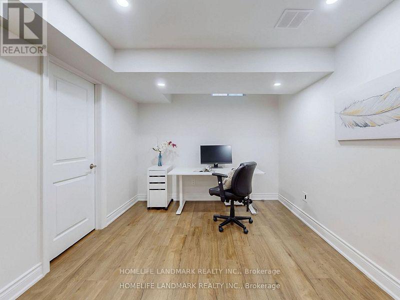 40 Belgrave Square, Markham, Ontario  L6C 2T6 - Photo 31 - N12492772