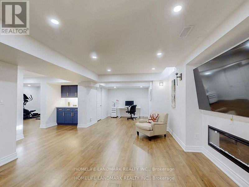 40 Belgrave Square, Markham, Ontario  L6C 2T6 - Photo 33 - N12492772