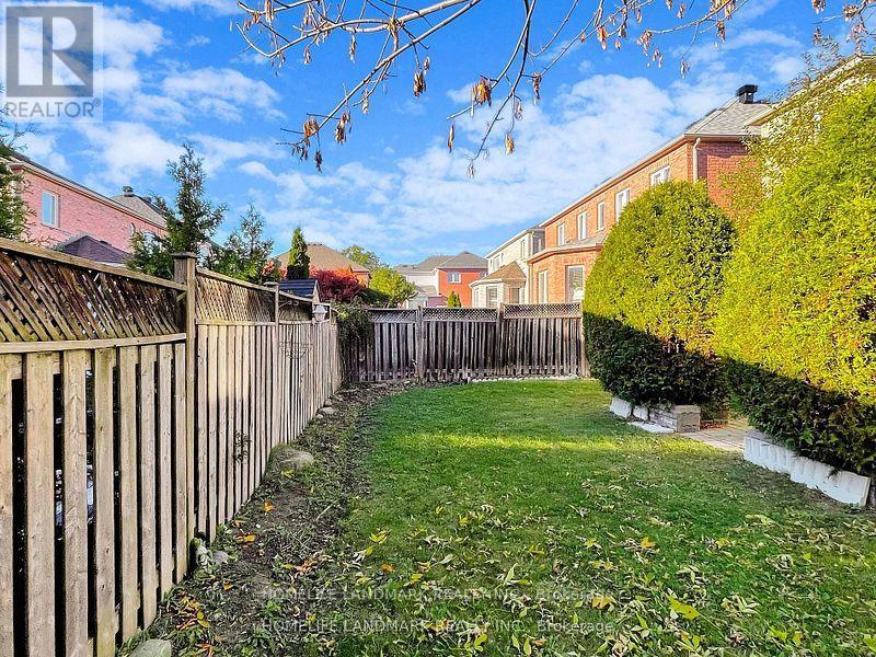 40 Belgrave Square, Markham, Ontario  L6C 2T6 - Photo 42 - N12492772