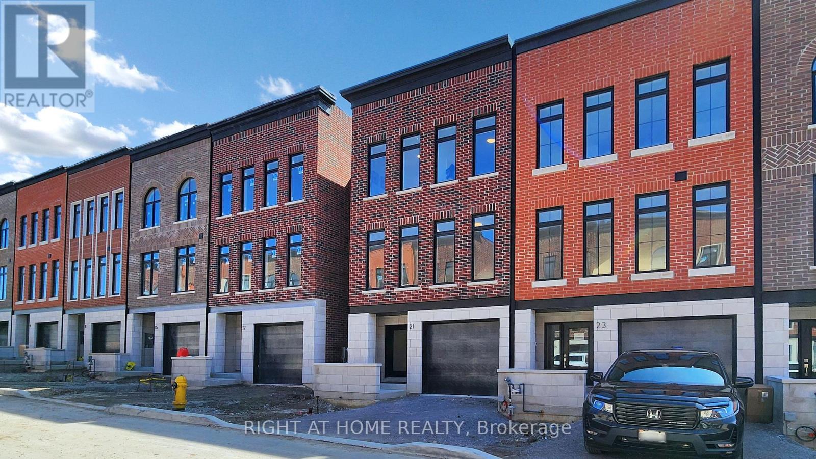 21 Chestnut Court, Aurora, Ontario  L4G 4A4 - Photo 1 - N12492828