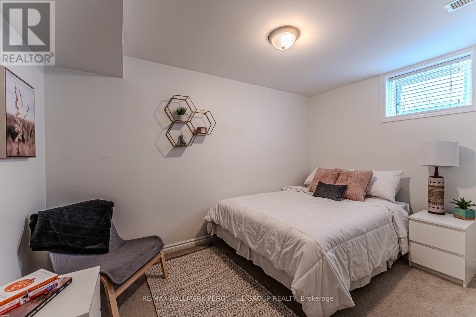 95 Crompton Drive, Barrie (Little Lake), Ontario  L4M 6P1 - Photo 14 - S12492692