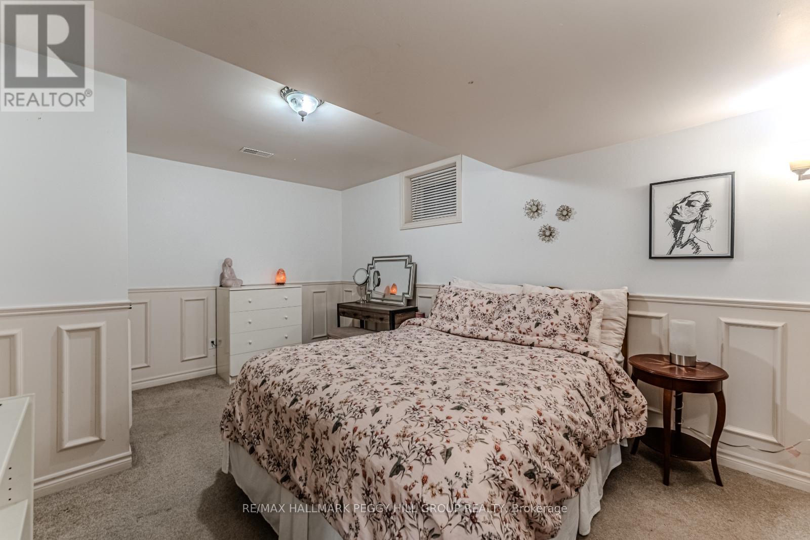 95 Crompton Drive, Barrie (Little Lake), Ontario  L4M 6P1 - Photo 15 - S12492692