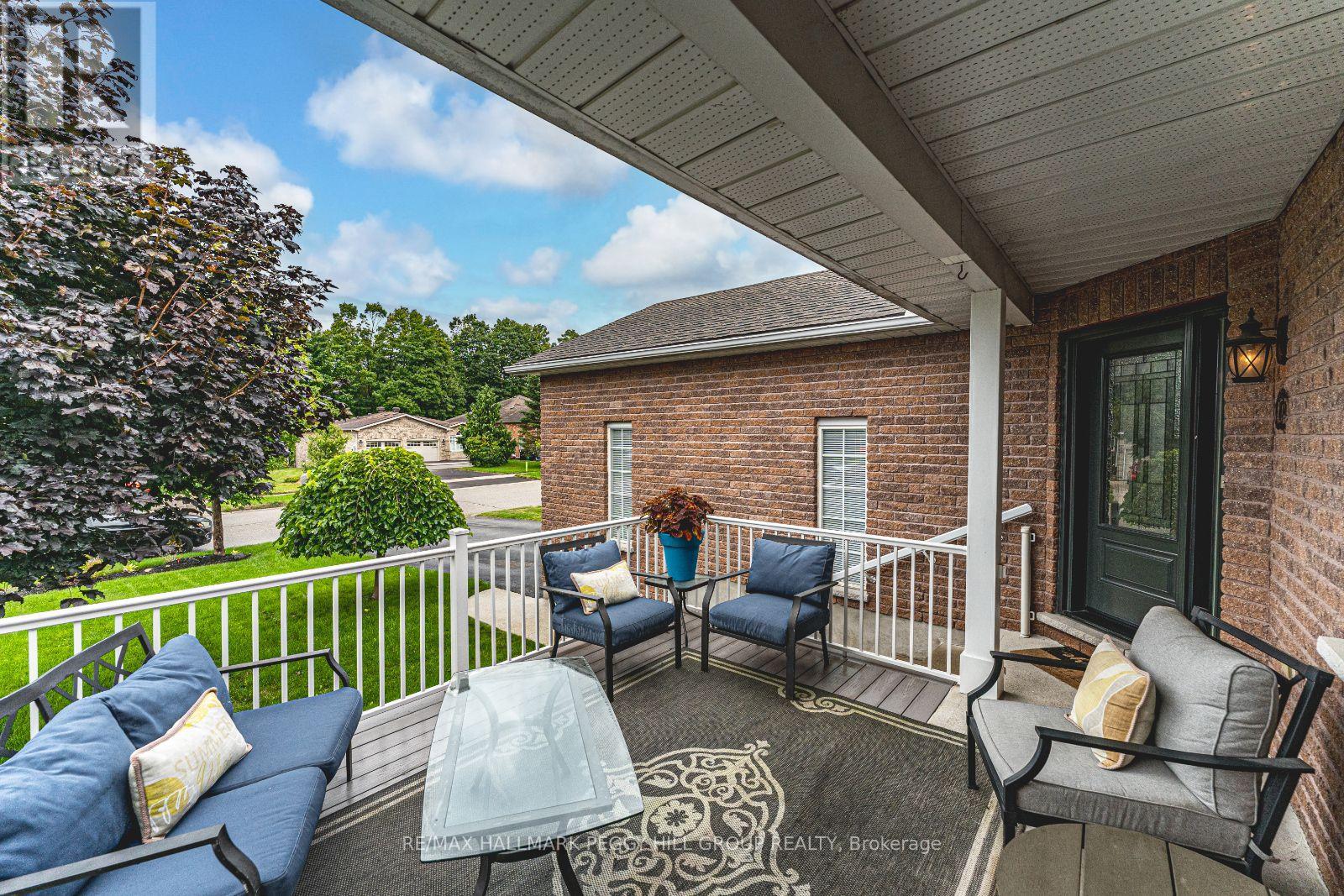 95 Crompton Drive, Barrie (Little Lake), Ontario  L4M 6P1 - Photo 2 - S12492692