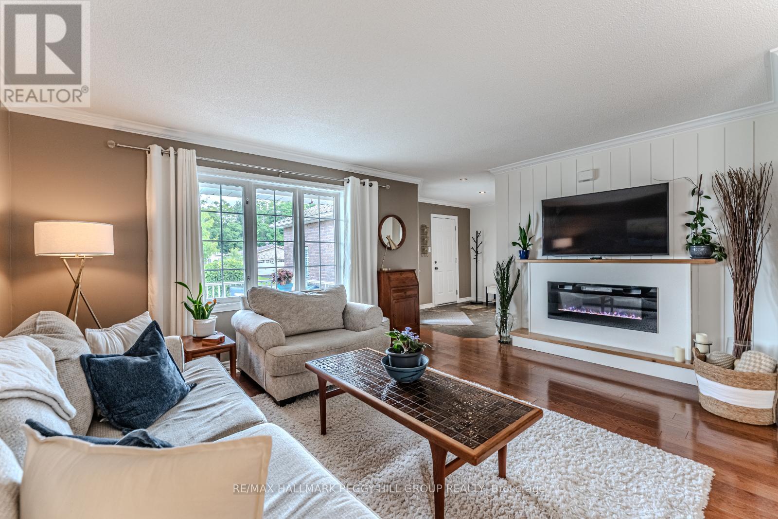 95 Crompton Drive, Barrie (Little Lake), Ontario  L4M 6P1 - Photo 3 - S12492692