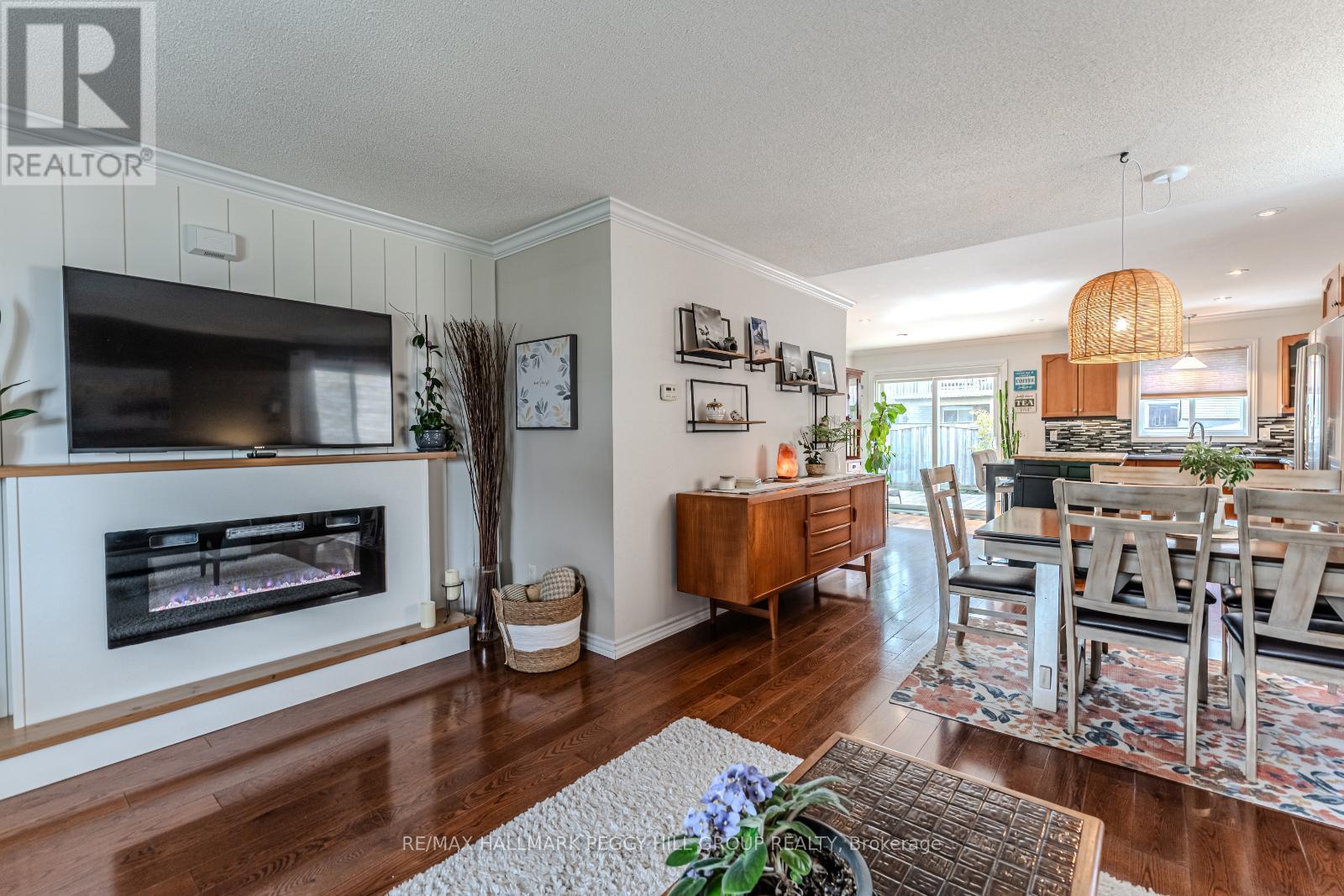 95 Crompton Drive, Barrie (Little Lake), Ontario  L4M 6P1 - Photo 4 - S12492692