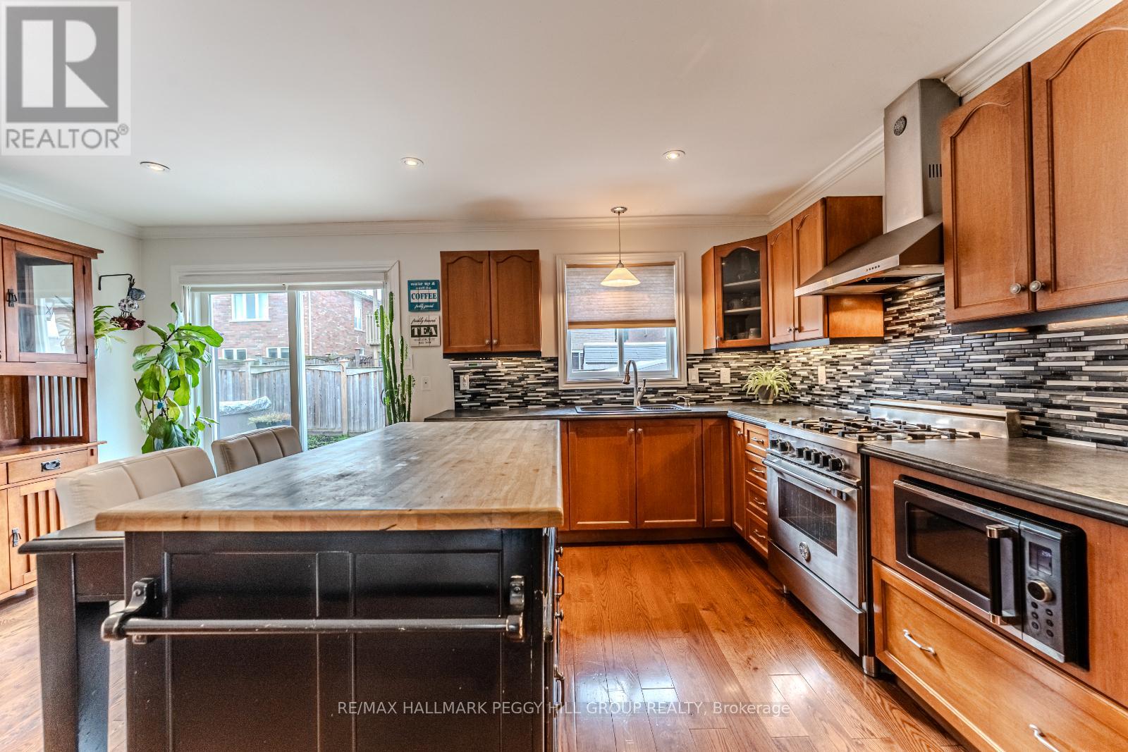 95 Crompton Drive, Barrie (Little Lake), Ontario  L4M 6P1 - Photo 5 - S12492692