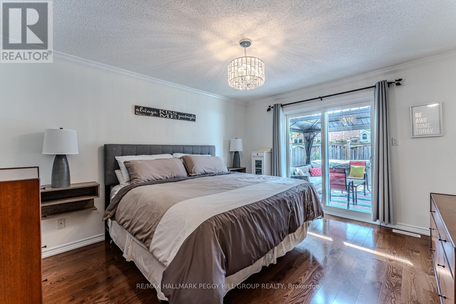 95 Crompton Drive, Barrie (Little Lake), Ontario  L4M 6P1 - Photo 7 - S12492692