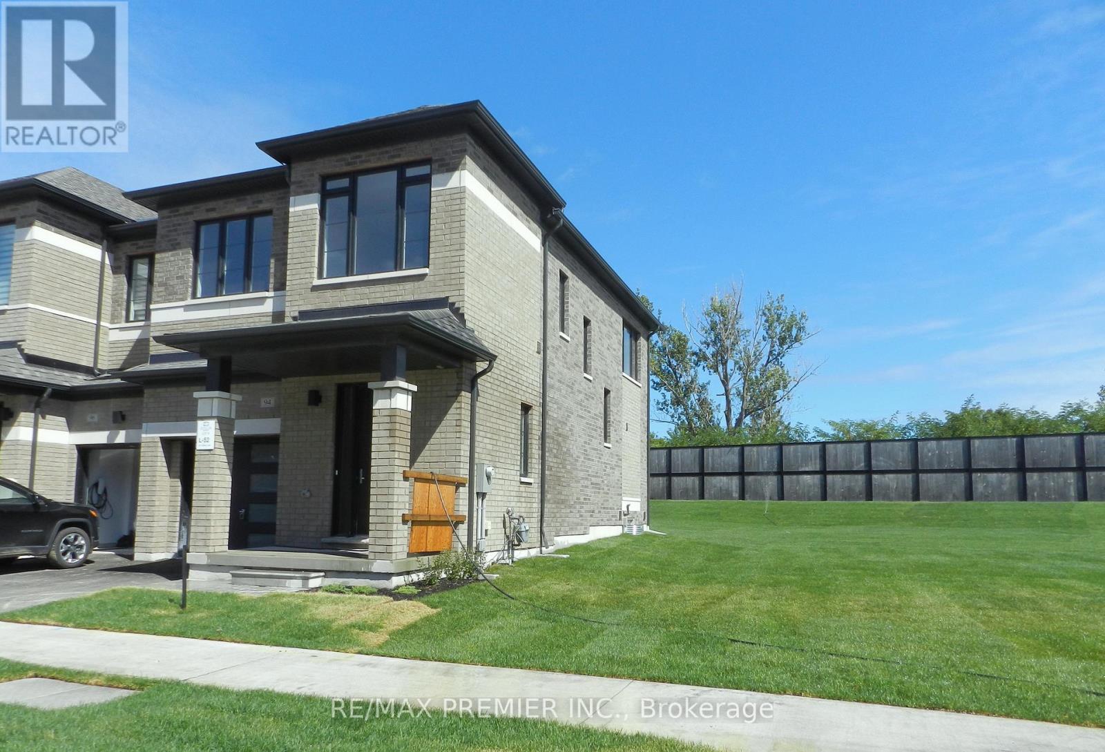 94 Turnberry Lane, Barrie (Painswick South), Ontario  L4N 6K7 - Photo 2 - S12492814