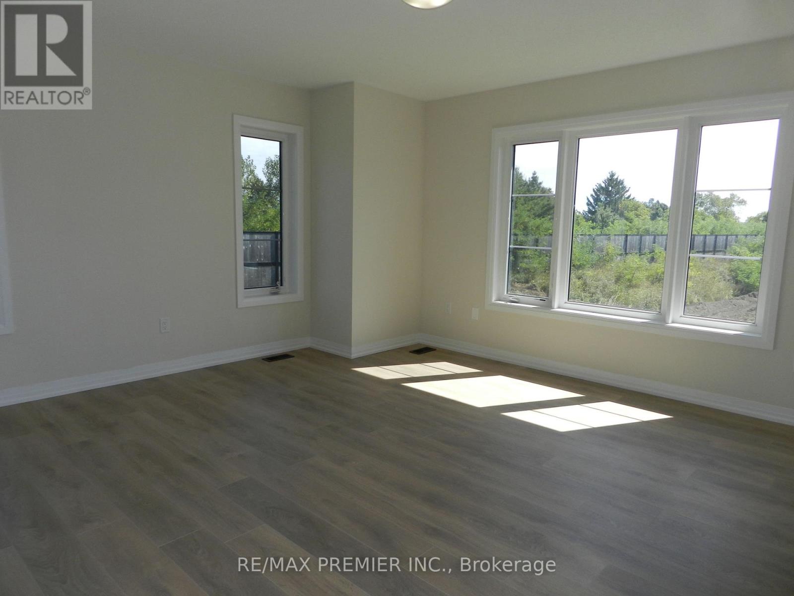 94 Turnberry Lane, Barrie (Painswick South), Ontario  L4N 6K7 - Photo 9 - S12492814