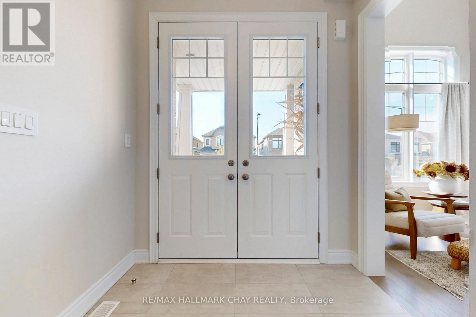 109 Bearberry Road, Springwater, Ontario  L9X 2C8 - Photo 3 - S12492832