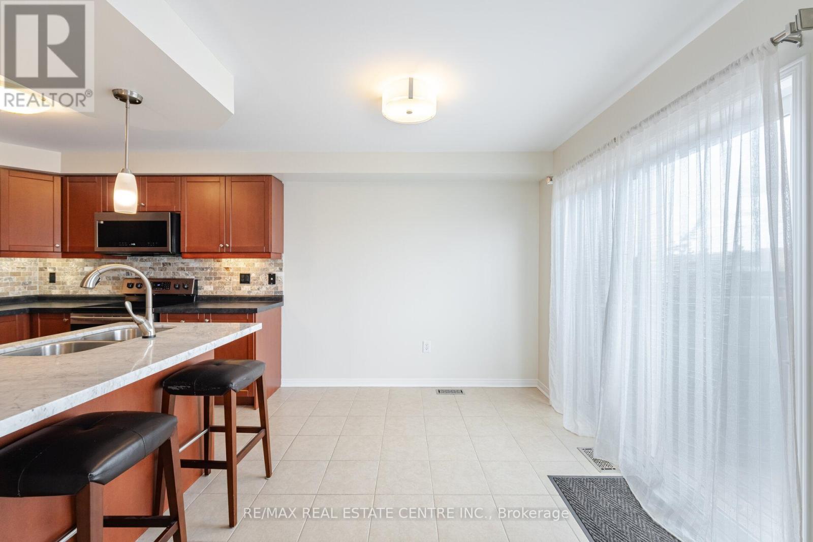 4834 Capri Crescent, Burlington, Ontario  L7M 0H9 - Photo 11 - W12492588