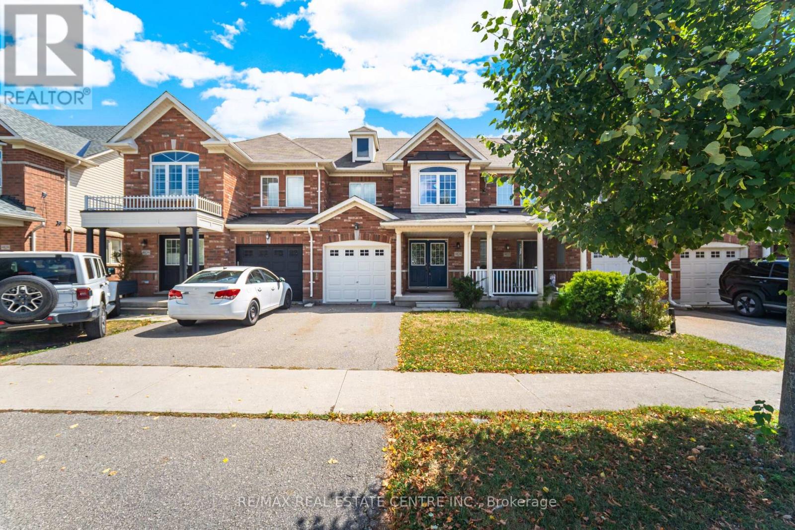 4834 Capri Crescent, Burlington, Ontario  L7M 0H9 - Photo 2 - W12492588