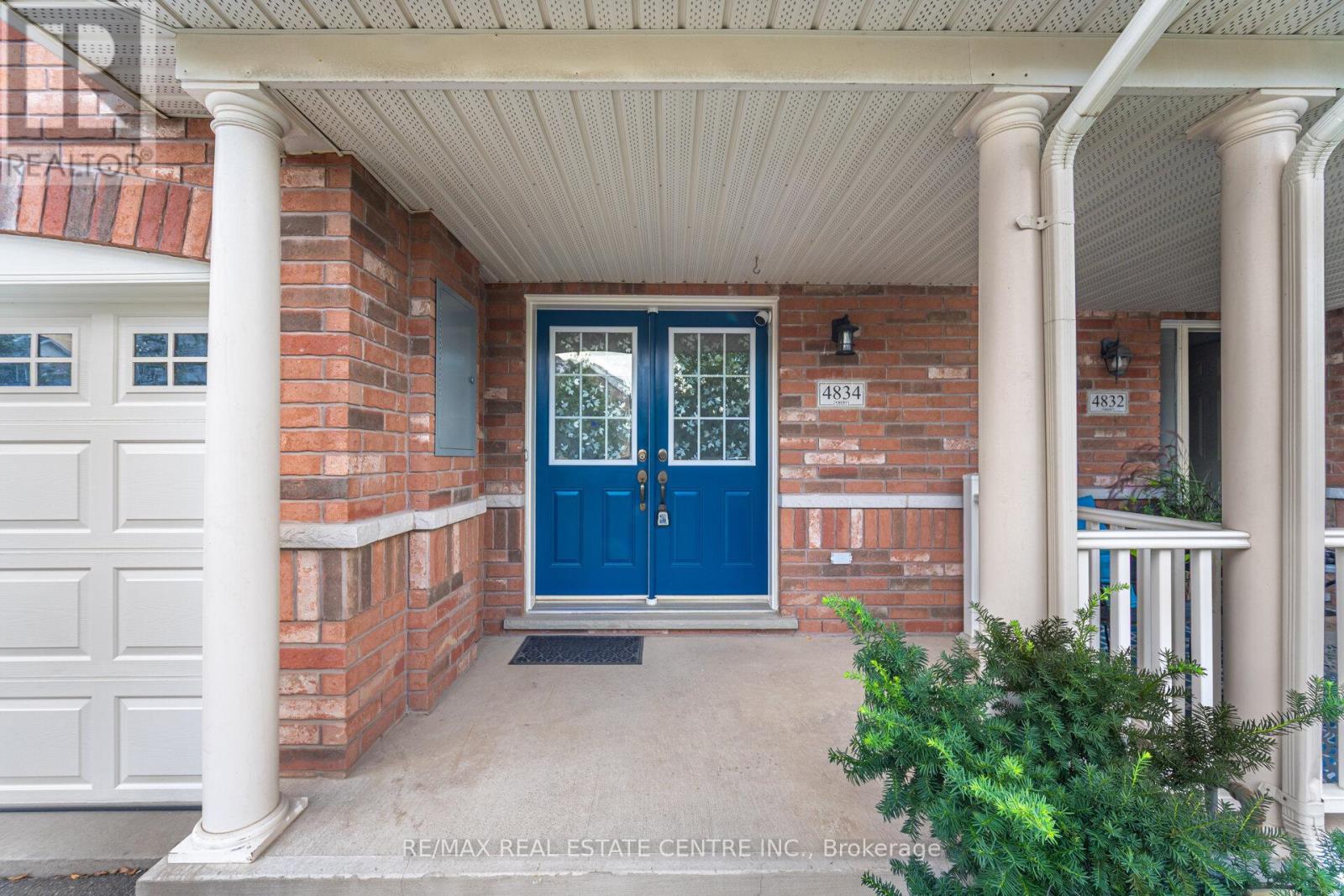 4834 Capri Crescent, Burlington, Ontario  L7M 0H9 - Photo 3 - W12492588