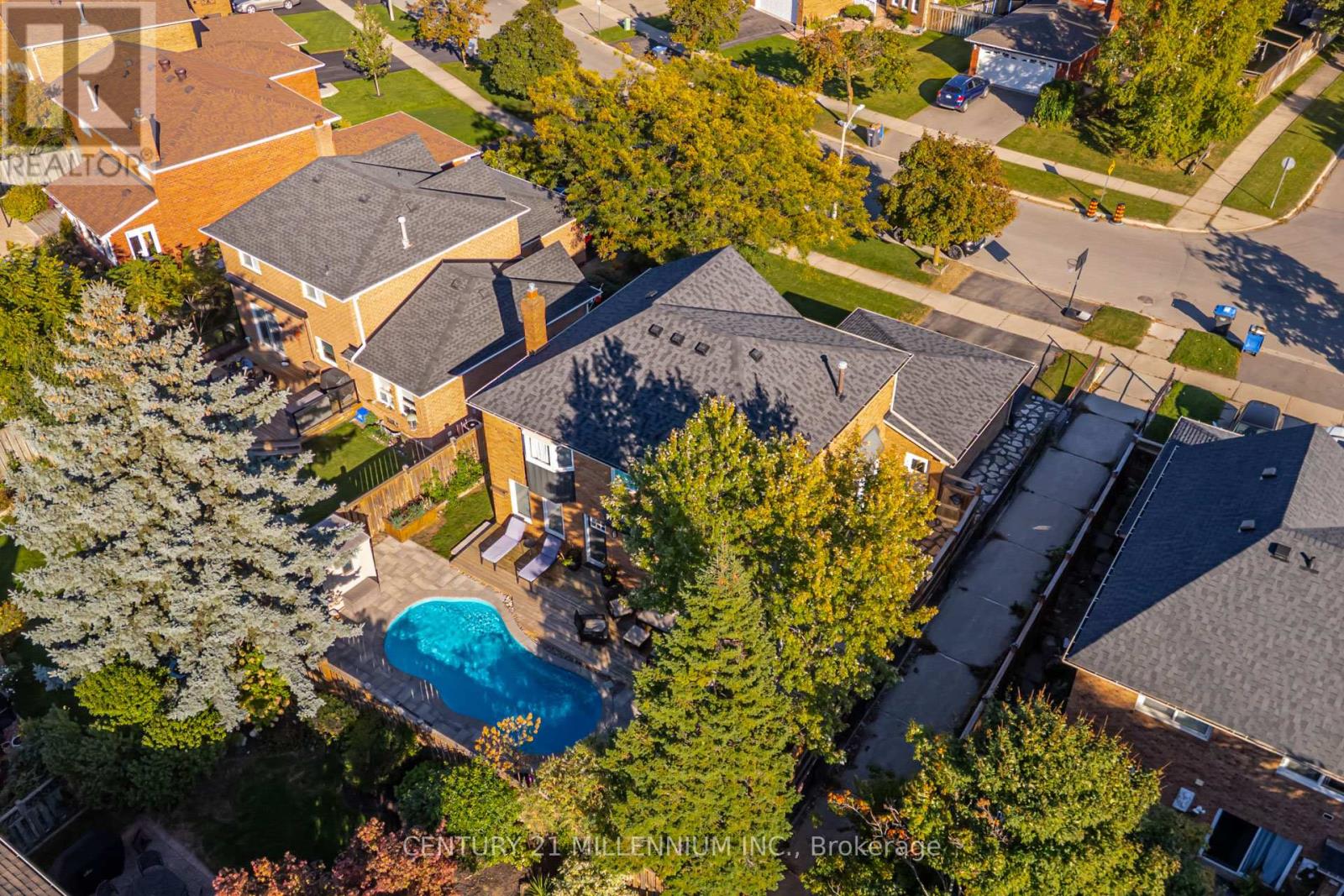 28 Bristol Avenue, Brampton, Ontario  L6X 2B3 - Photo 9 - W12492592