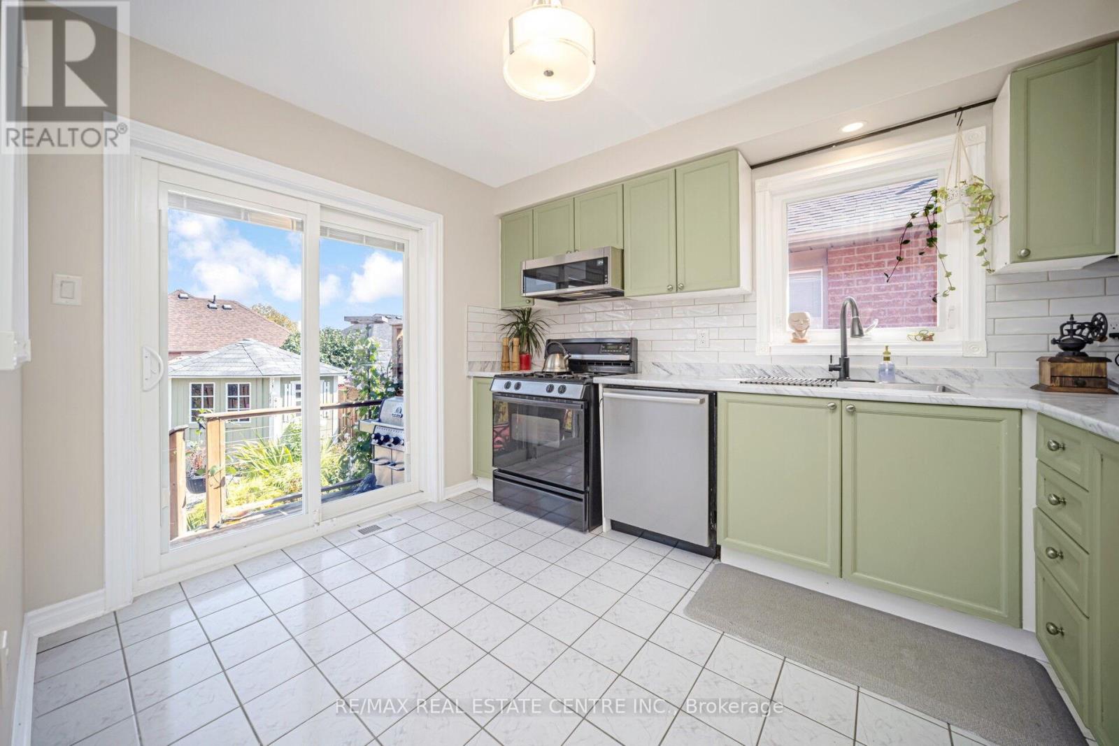 19 Silkwood Crescent, Brampton, Ontario  L6X 4L1 - Photo 15 - W12492620