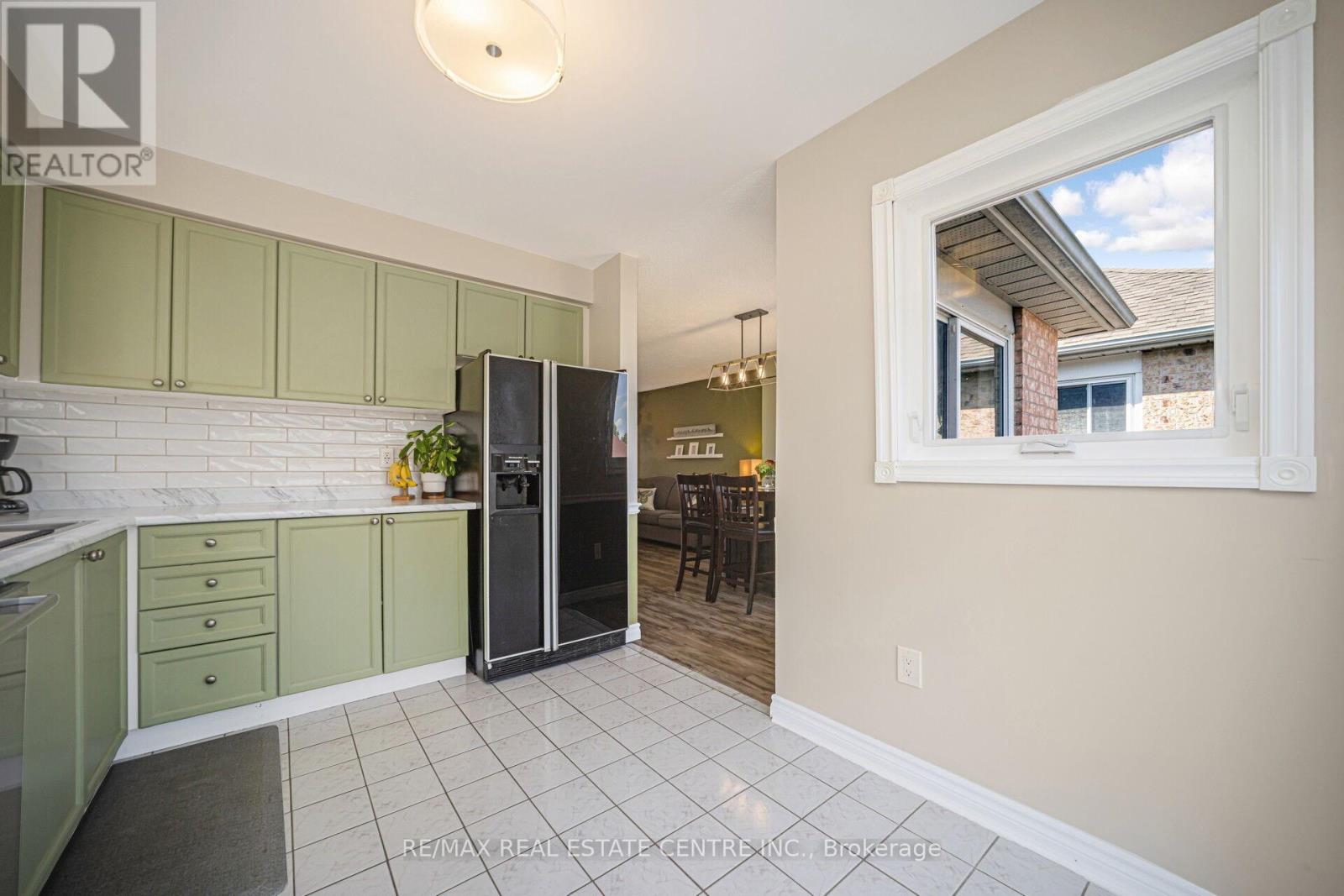 19 Silkwood Crescent, Brampton, Ontario  L6X 4L1 - Photo 18 - W12492620