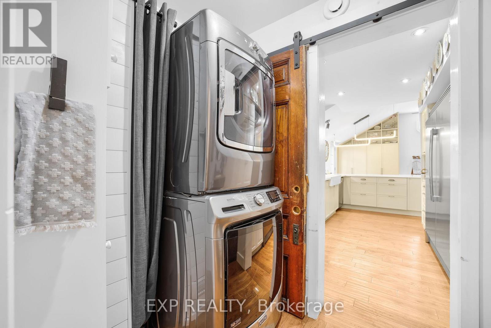 20 Elgin Street S, Halton Hills, Ontario  L7J 2B3 - Photo 11 - W12492622