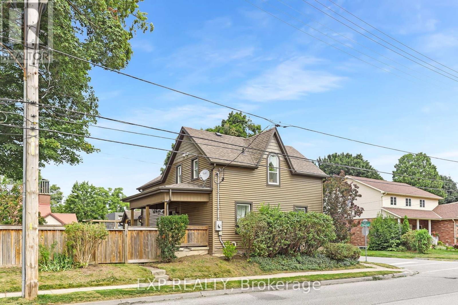 20 Elgin Street S, Halton Hills, Ontario  L7J 2B3 - Photo 2 - W12492622