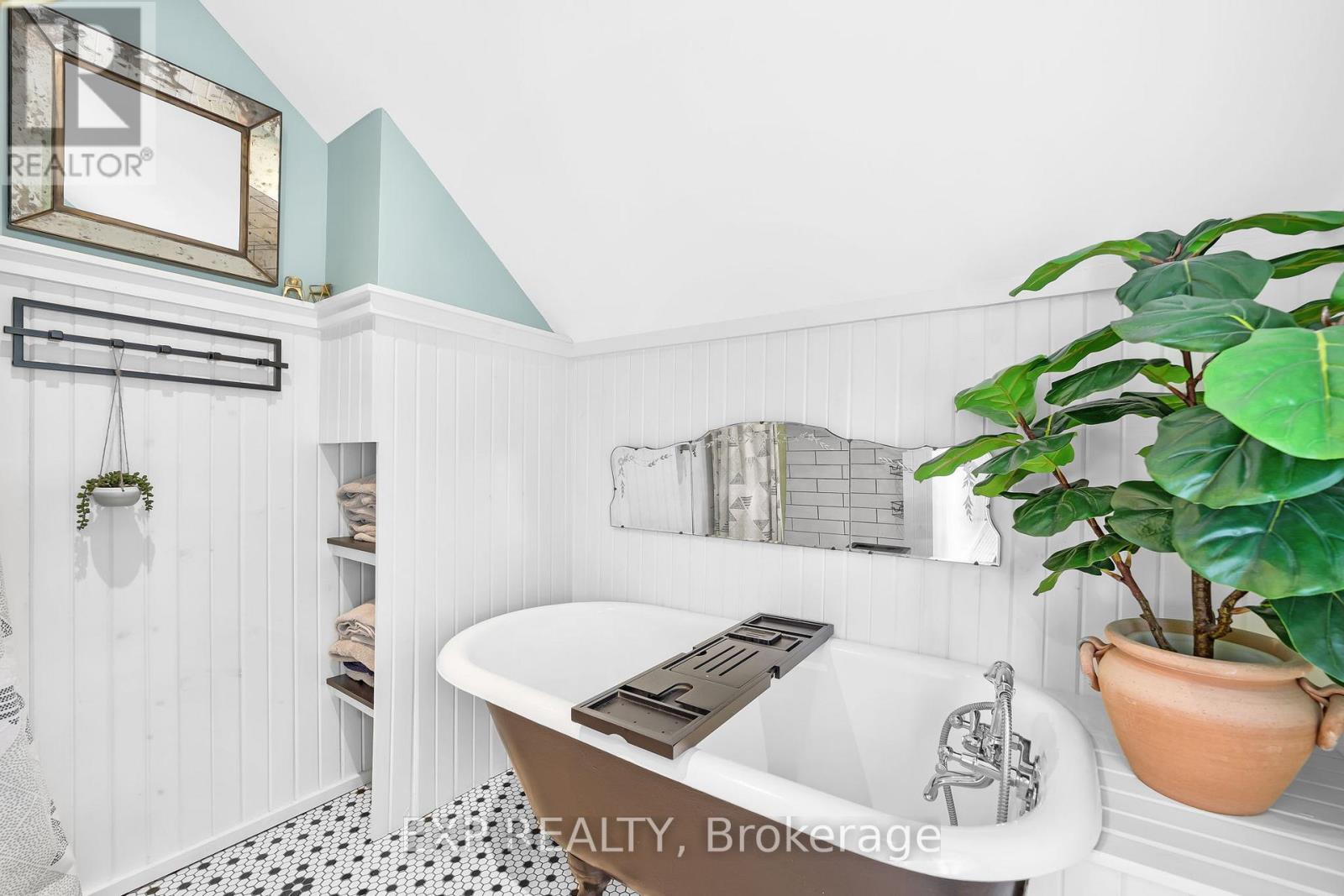 20 Elgin Street S, Halton Hills, Ontario  L7J 2B3 - Photo 32 - W12492622