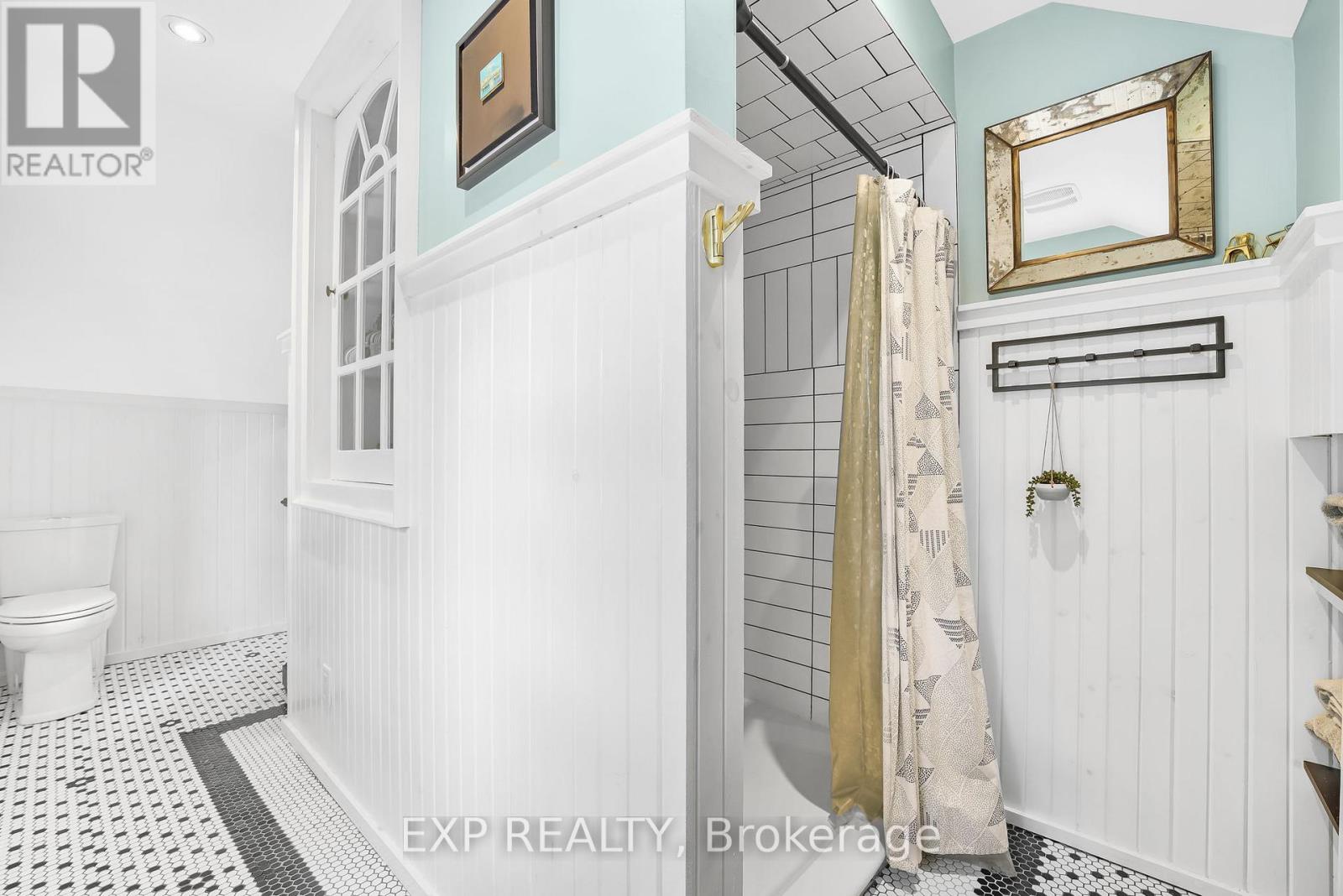 20 Elgin Street S, Halton Hills, Ontario  L7J 2B3 - Photo 33 - W12492622