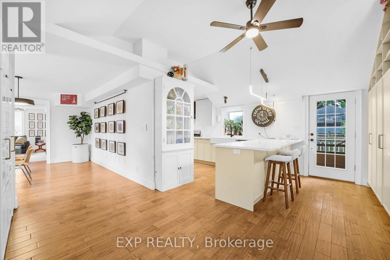 20 Elgin Street S, Halton Hills, Ontario  L7J 2B3 - Photo 6 - W12492622