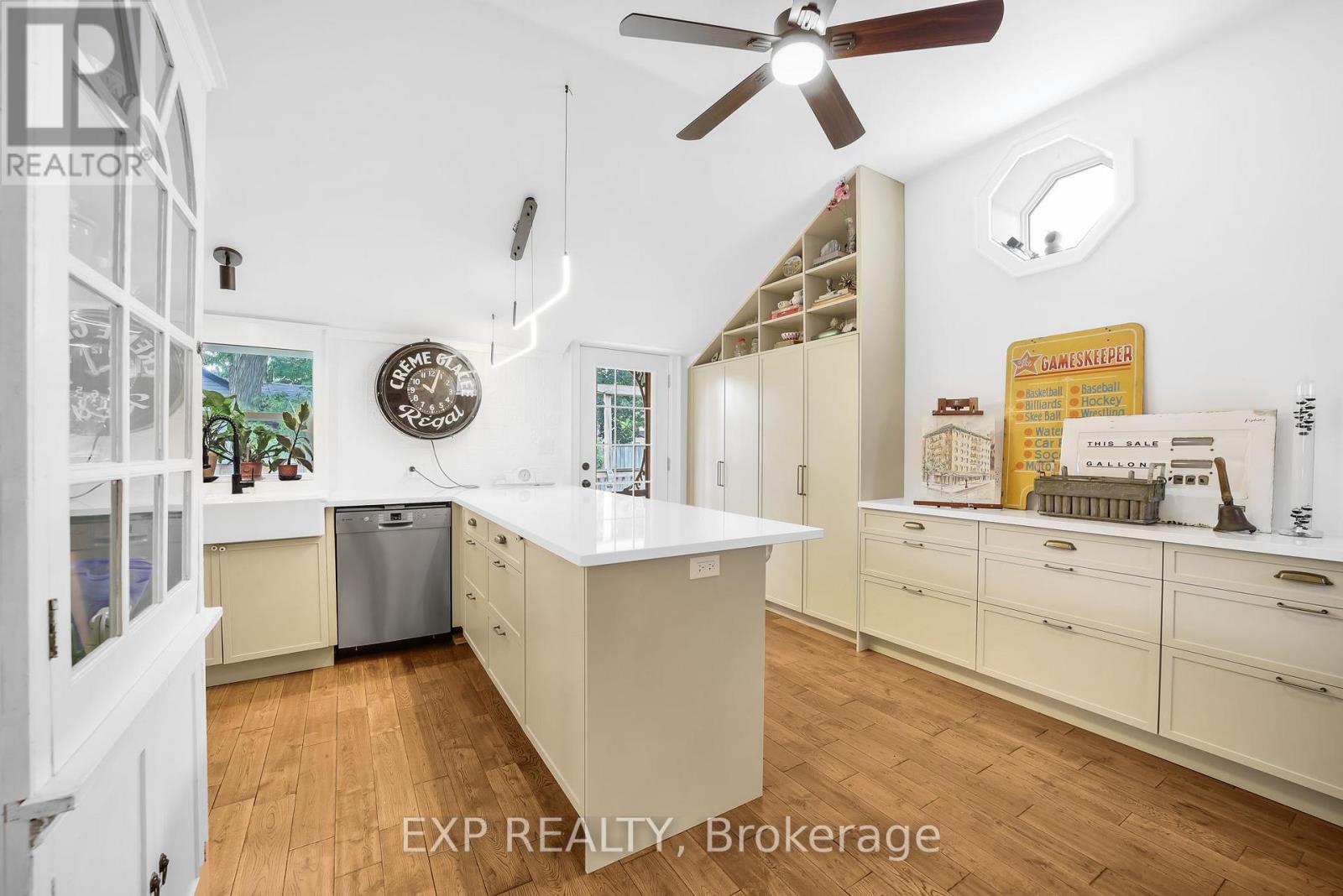 20 Elgin Street S, Halton Hills, Ontario  L7J 2B3 - Photo 7 - W12492622