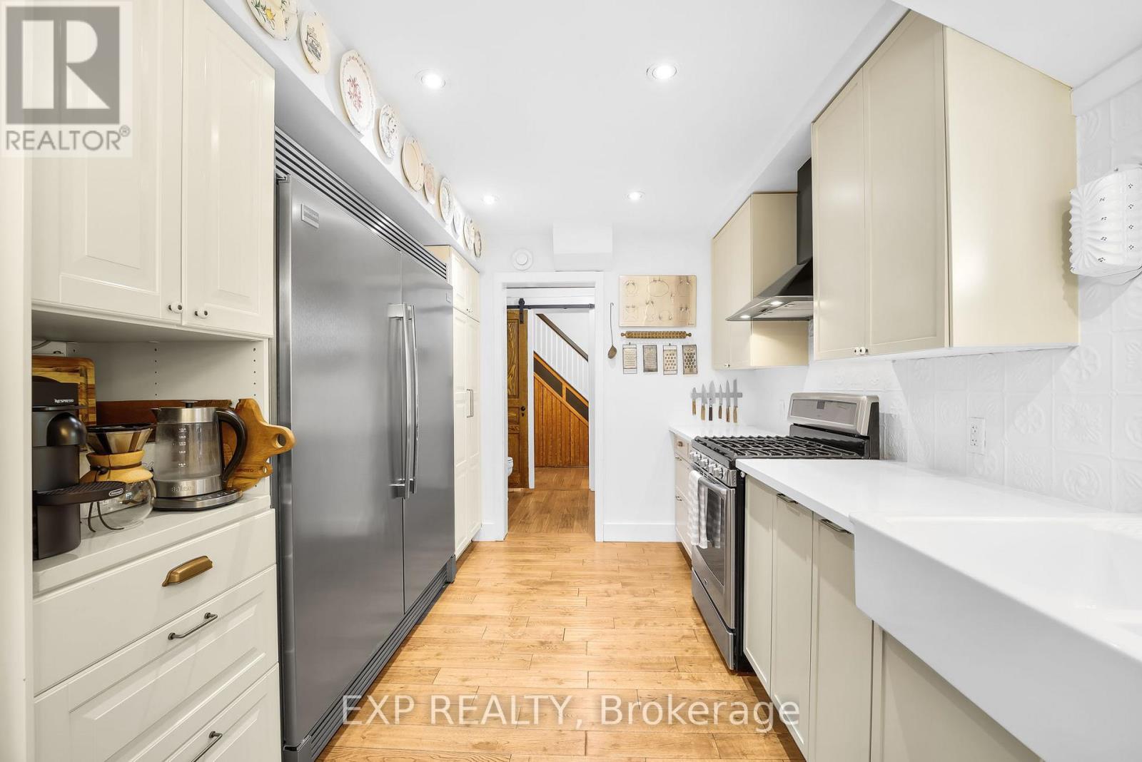 20 Elgin Street S, Halton Hills, Ontario  L7J 2B3 - Photo 9 - W12492622