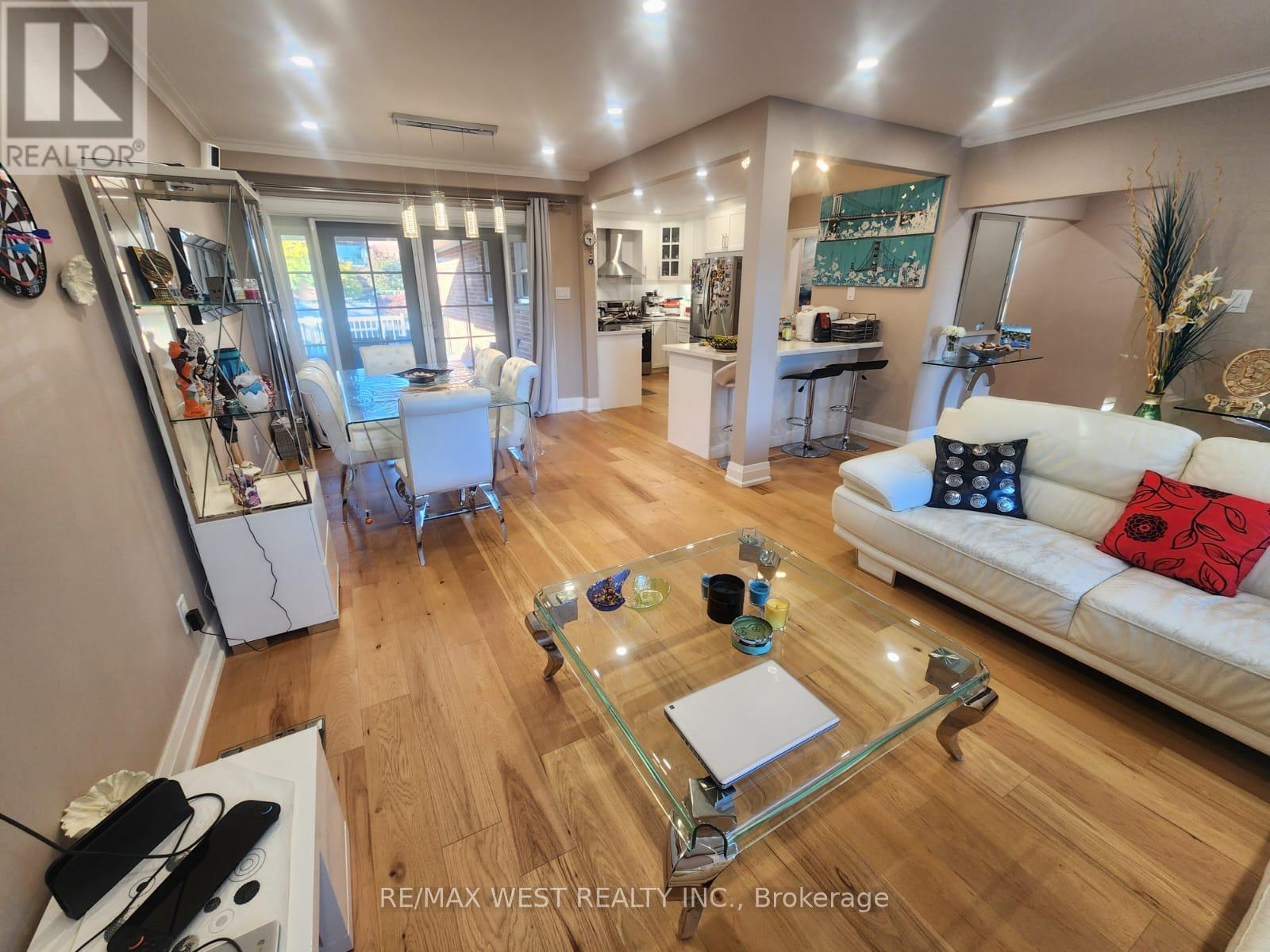 Main Floor - 44 Landron Crescent, Toronto, Ontario  M9P 1K7 - Photo 12 - W12492646