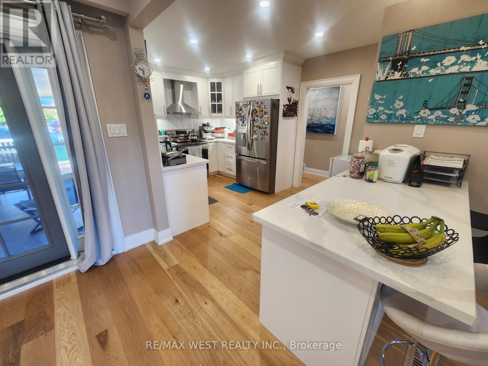 Main Floor - 44 Landron Crescent, Toronto, Ontario  M9P 1K7 - Photo 13 - W12492646