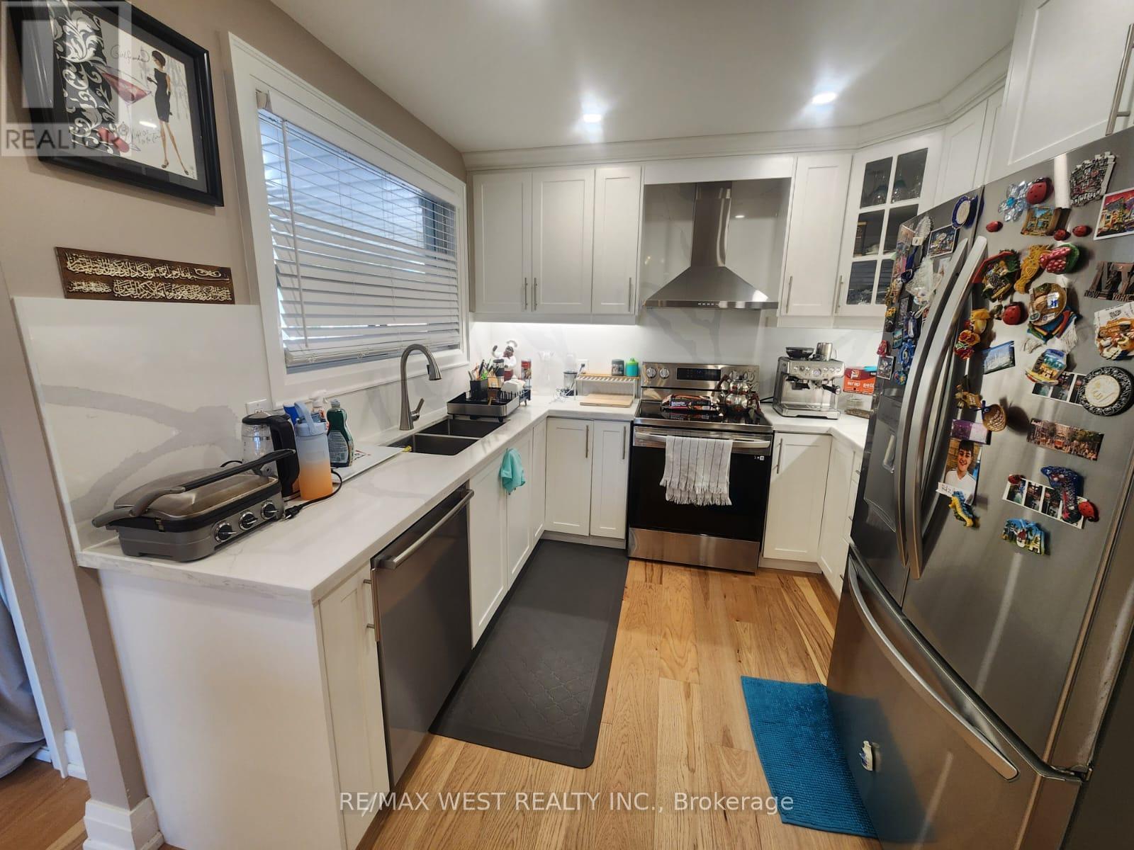 Main Floor - 44 Landron Crescent, Toronto, Ontario  M9P 1K7 - Photo 14 - W12492646