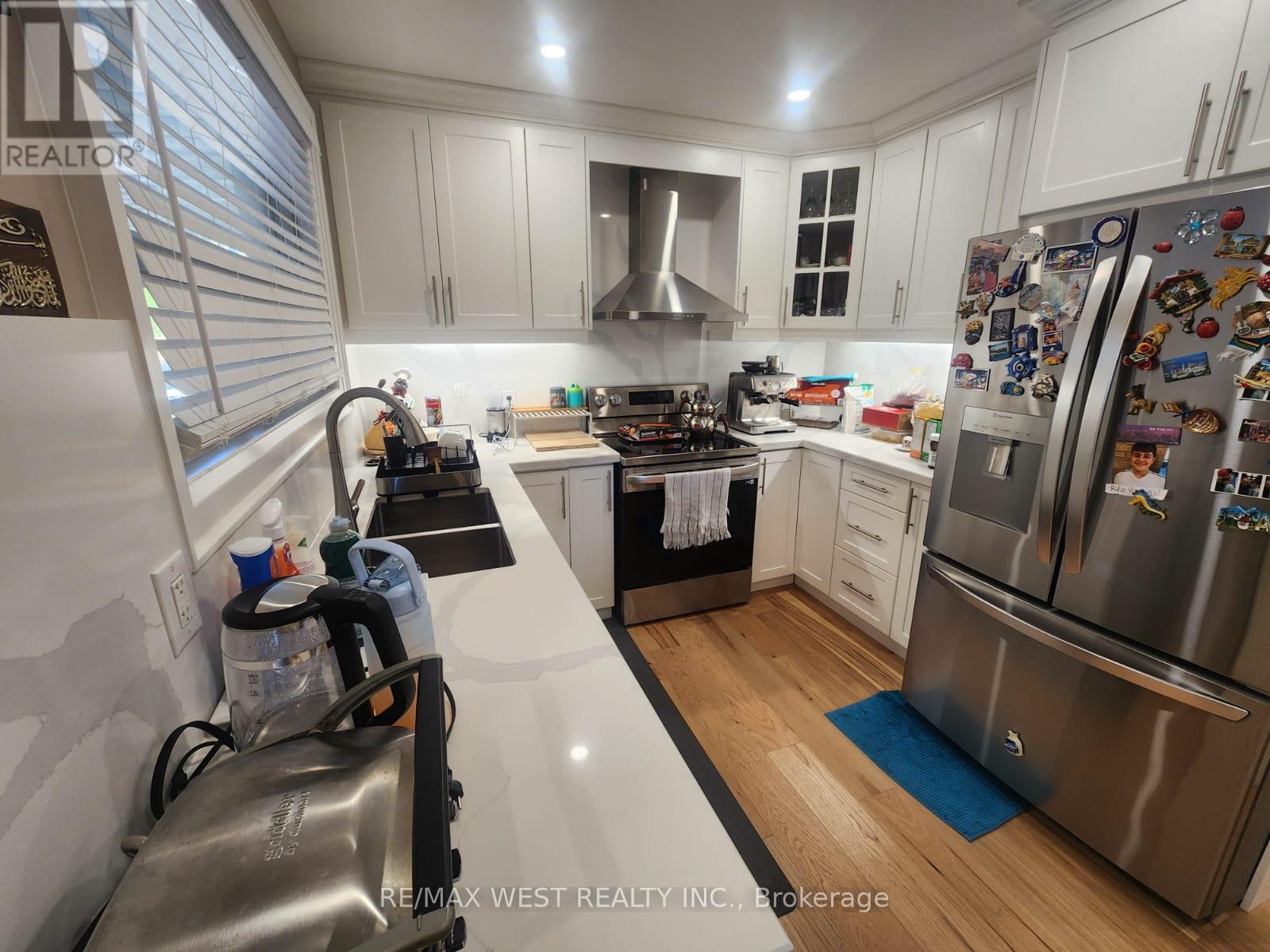 Main Floor - 44 Landron Crescent, Toronto, Ontario  M9P 1K7 - Photo 15 - W12492646