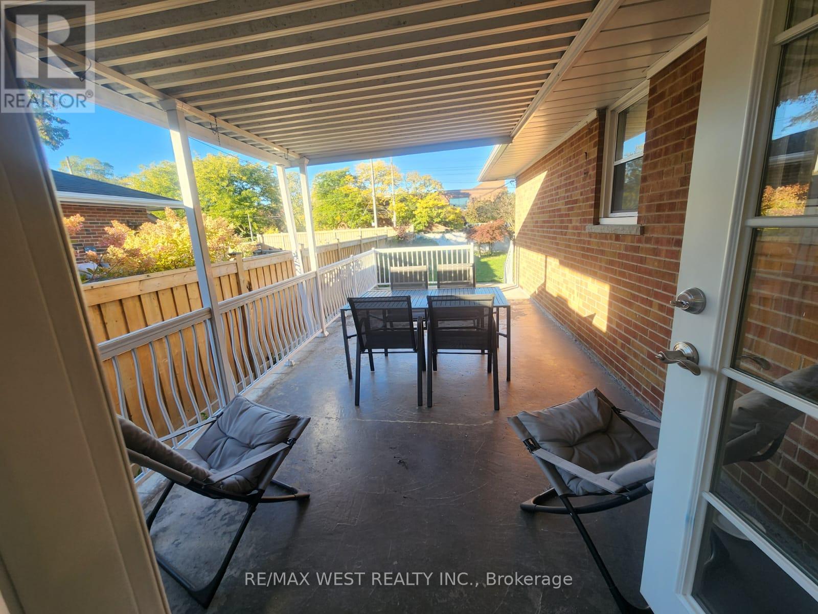 Main Floor - 44 Landron Crescent, Toronto, Ontario  M9P 1K7 - Photo 19 - W12492646