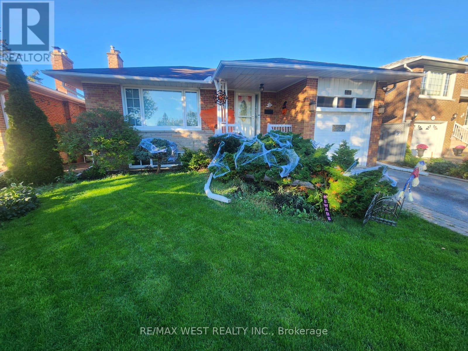 Main Floor - 44 Landron Crescent, Toronto, Ontario  M9P 1K7 - Photo 2 - W12492646