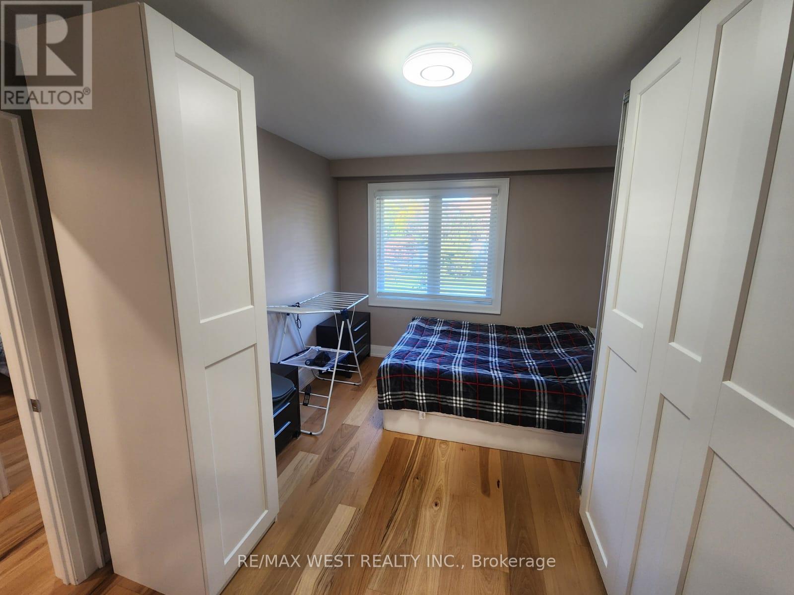 Main Floor - 44 Landron Crescent, Toronto, Ontario  M9P 1K7 - Photo 22 - W12492646