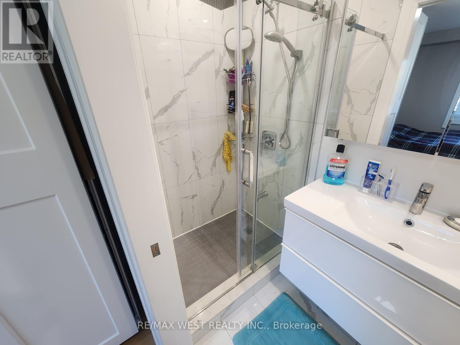 Main Floor - 44 Landron Crescent, Toronto, Ontario  M9P 1K7 - Photo 24 - W12492646