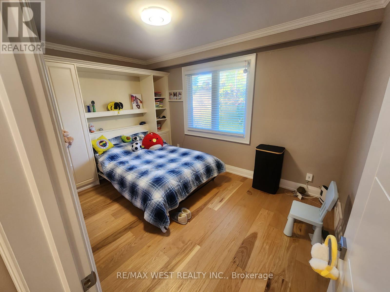 Main Floor - 44 Landron Crescent, Toronto, Ontario  M9P 1K7 - Photo 26 - W12492646