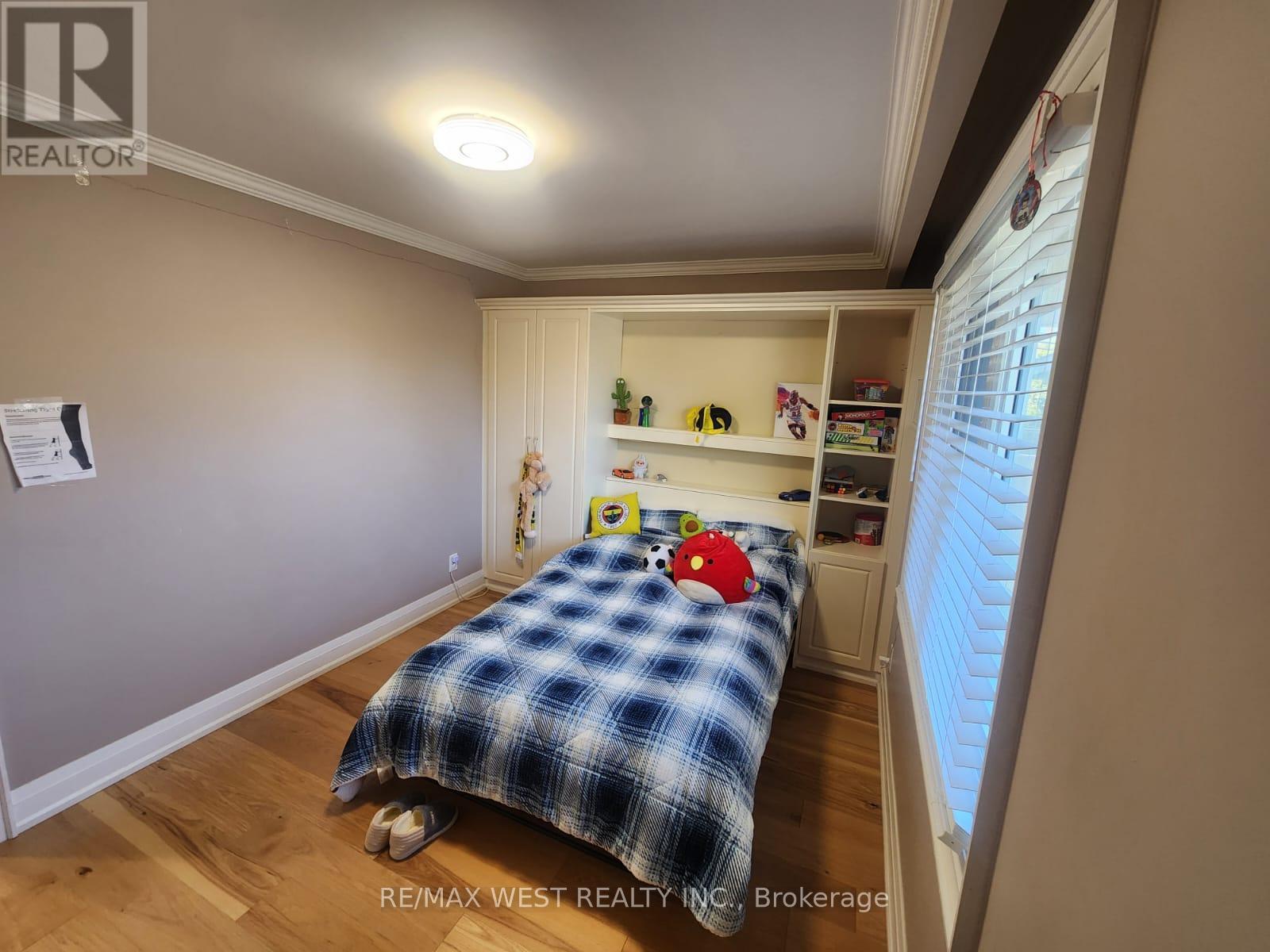 Main Floor - 44 Landron Crescent, Toronto, Ontario  M9P 1K7 - Photo 27 - W12492646