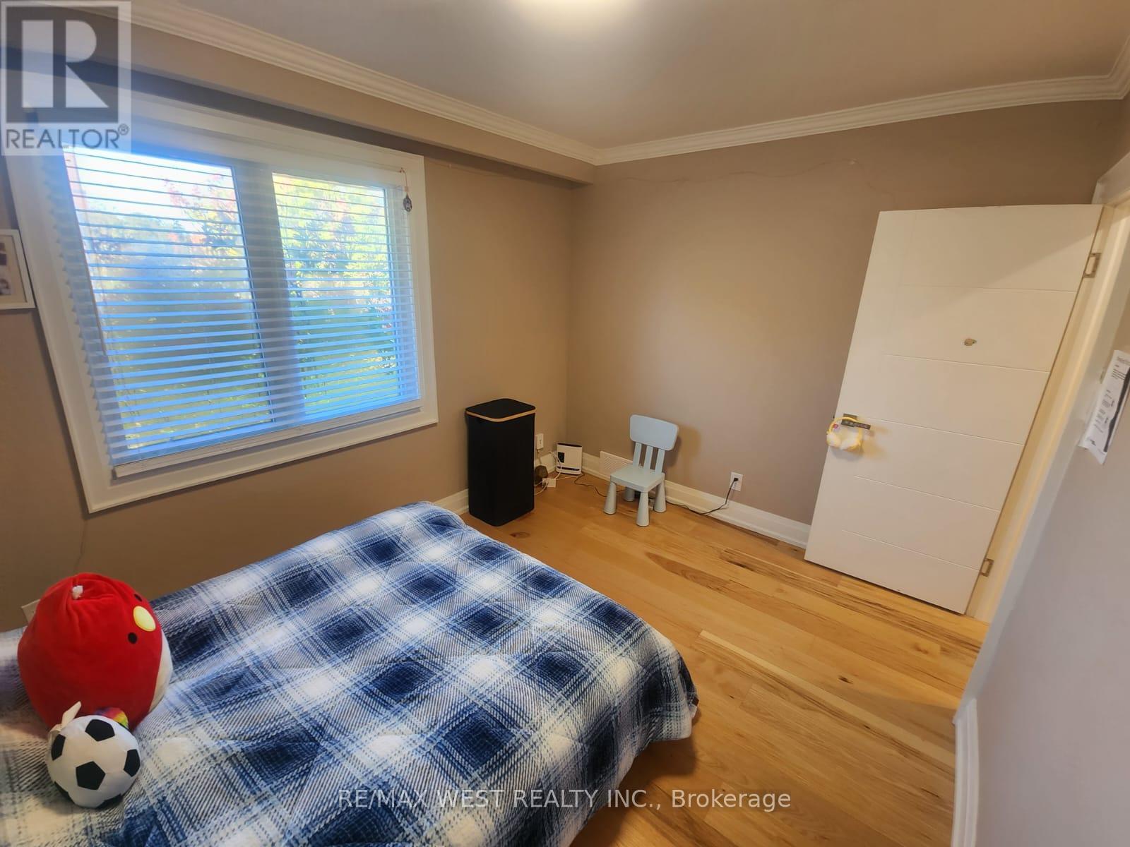 Main Floor - 44 Landron Crescent, Toronto, Ontario  M9P 1K7 - Photo 28 - W12492646