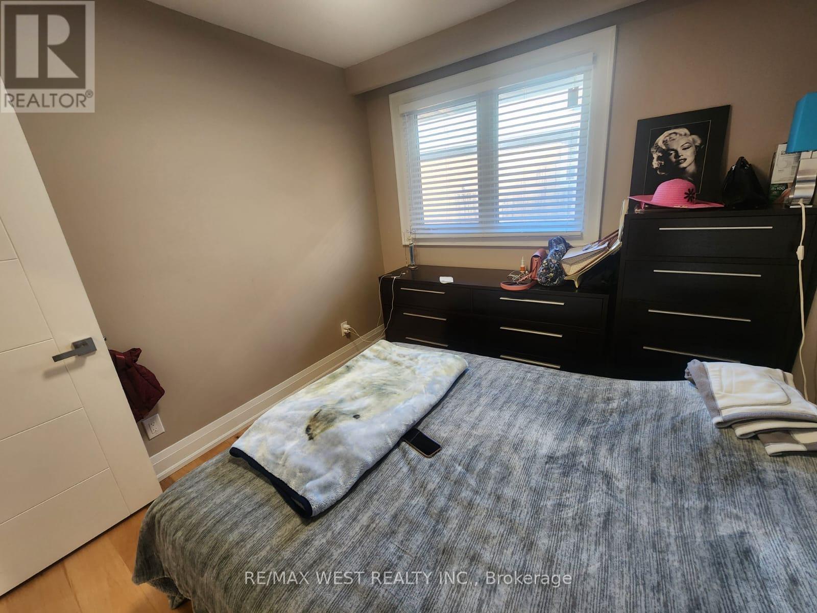 Main Floor - 44 Landron Crescent, Toronto, Ontario  M9P 1K7 - Photo 31 - W12492646