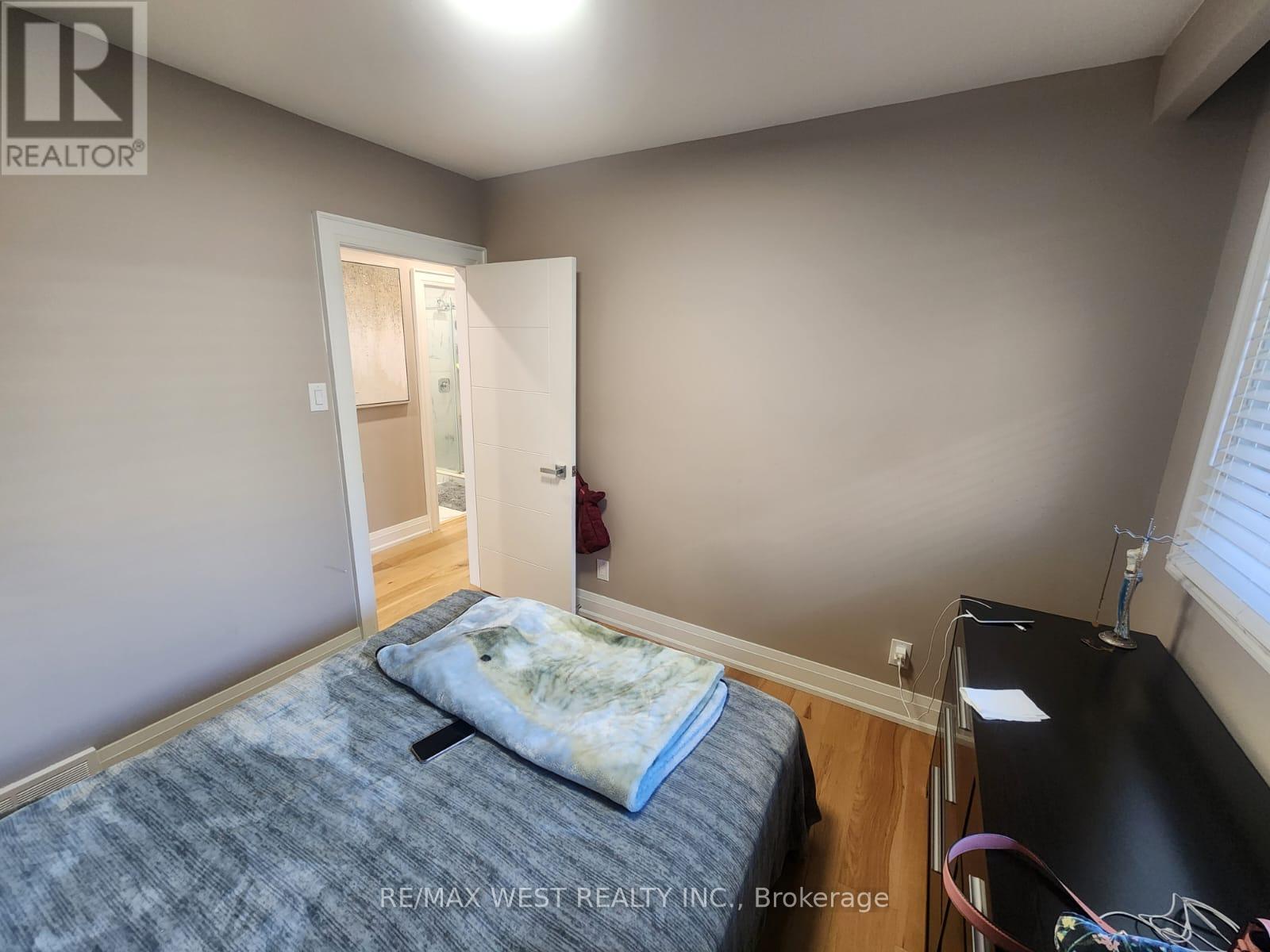 Main Floor - 44 Landron Crescent, Toronto, Ontario  M9P 1K7 - Photo 32 - W12492646