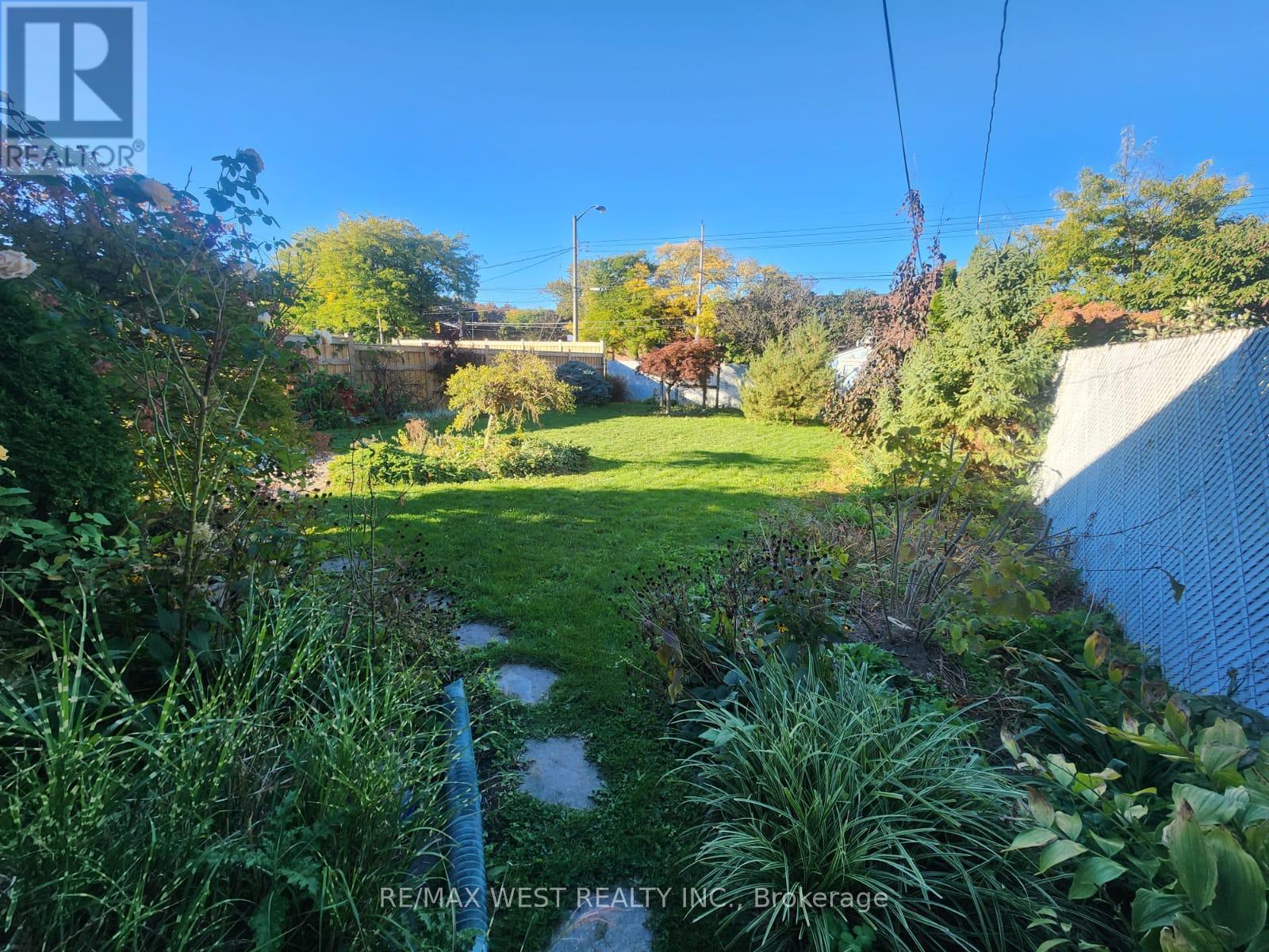 Main Floor - 44 Landron Crescent, Toronto, Ontario  M9P 1K7 - Photo 35 - W12492646