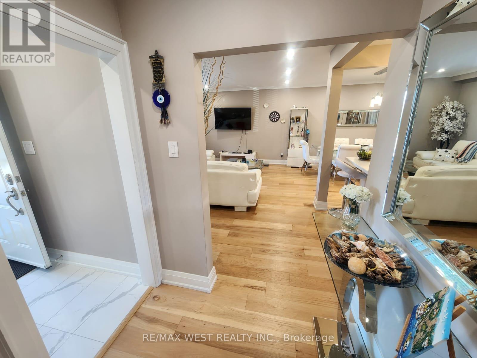 Main Floor - 44 Landron Crescent, Toronto, Ontario  M9P 1K7 - Photo 6 - W12492646