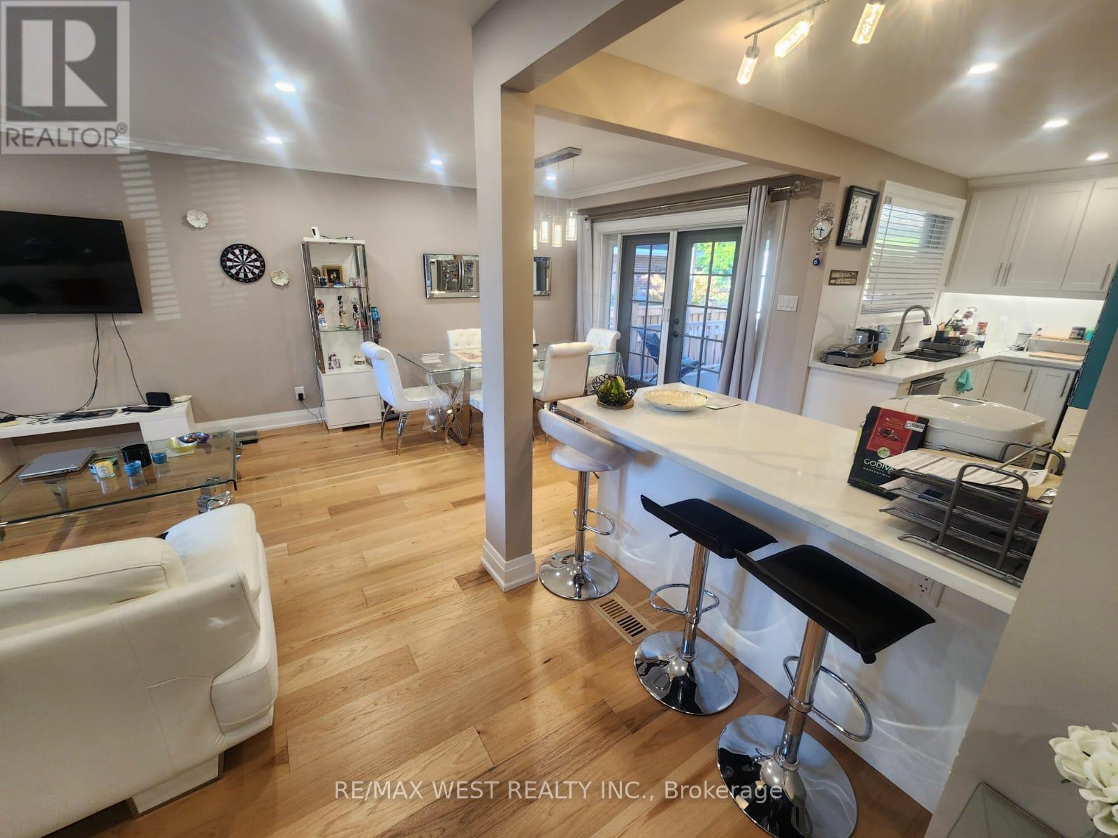 Main Floor - 44 Landron Crescent, Toronto, Ontario  M9P 1K7 - Photo 9 - W12492646