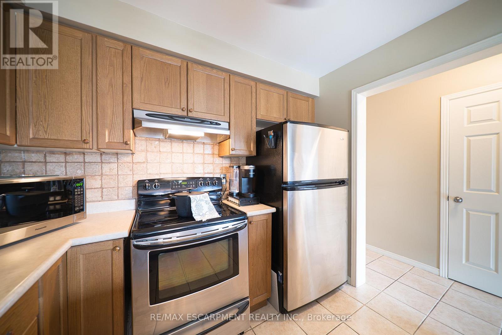 4106 Kryzan Drive, Burlington, Ontario  L7M 4Z5 - Photo 5 - W12492668