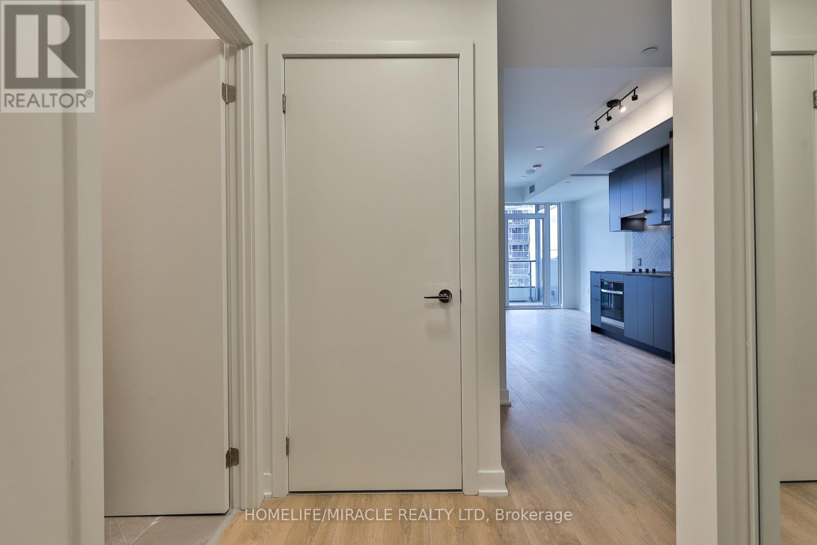 317 - 1007 THE QUEENSWAY, Toronto, Ontario