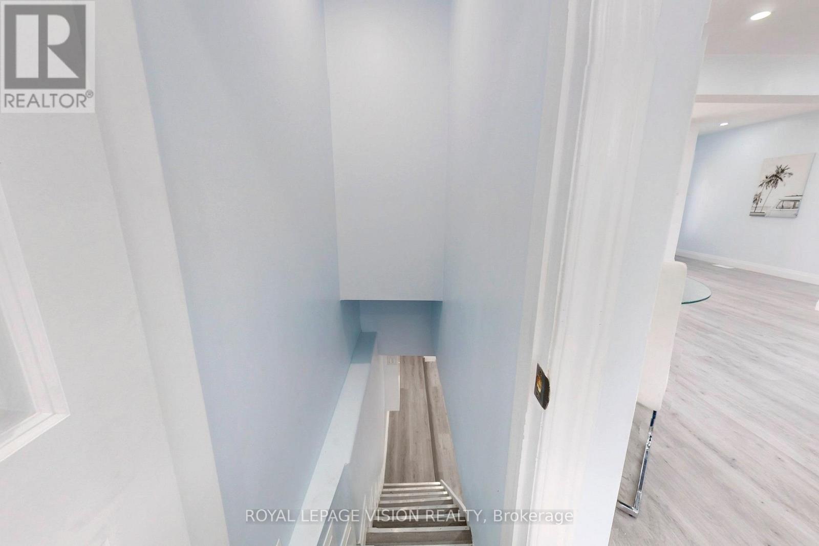 406 Marf Avenue, Mississauga, Ontario  L5G 1T3 - Photo 14 - W12492740