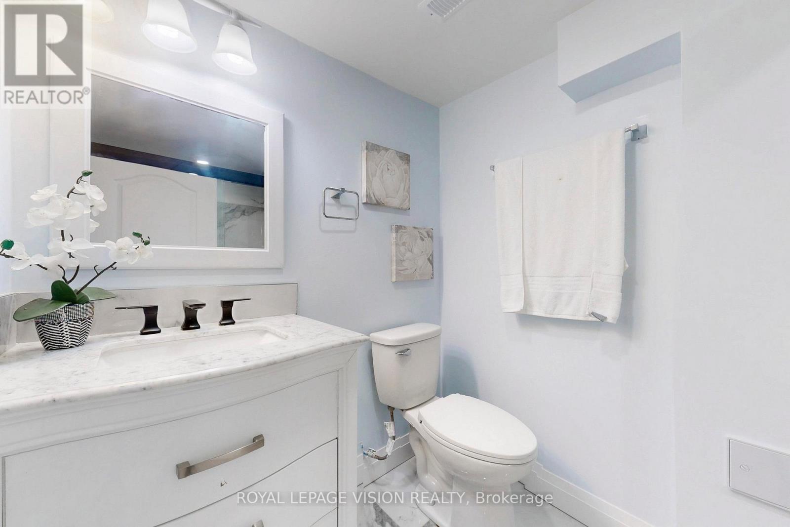 406 Marf Avenue, Mississauga, Ontario  L5G 1T3 - Photo 18 - W12492740