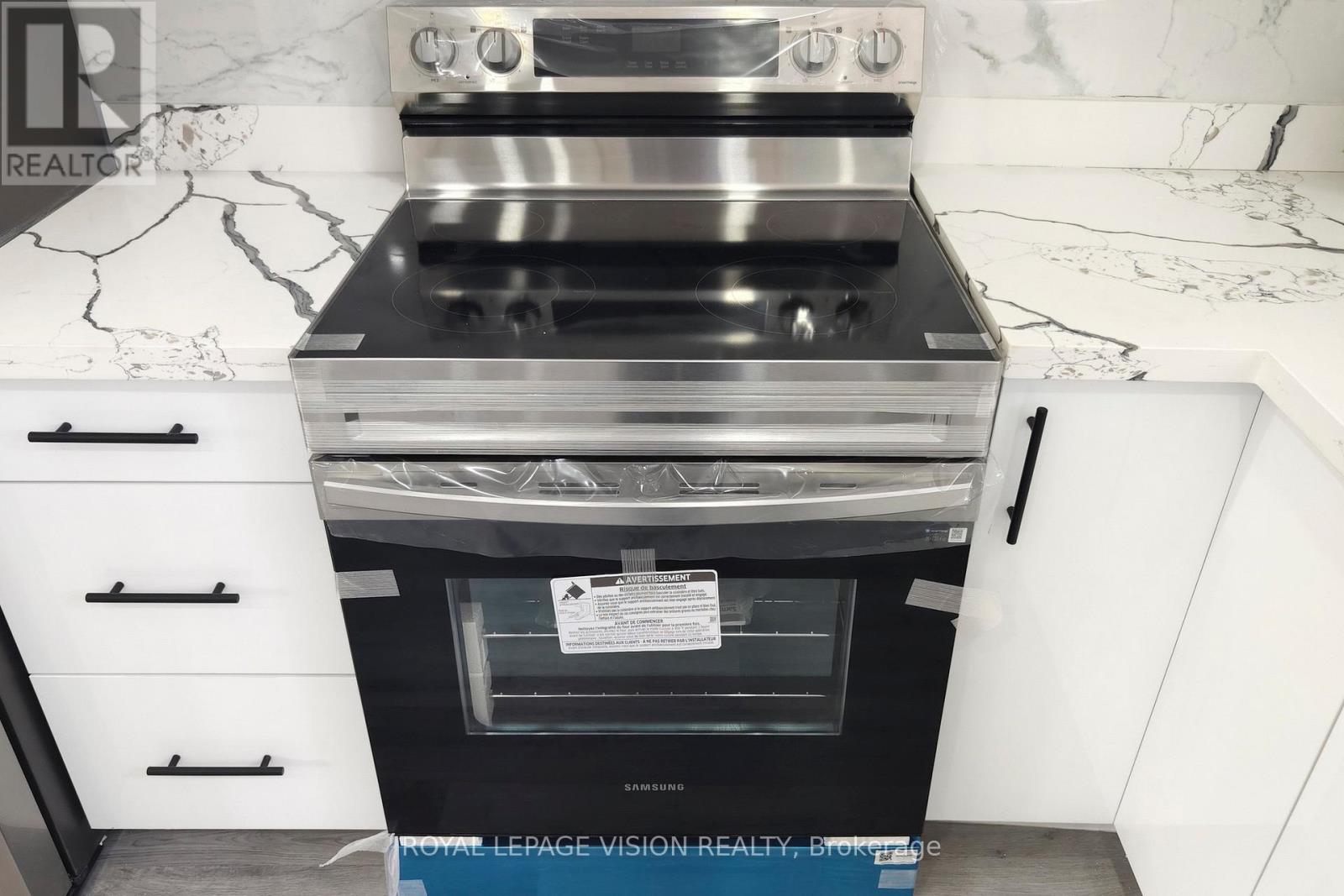 406 Marf Avenue, Mississauga, Ontario  L5G 1T3 - Photo 6 - W12492740