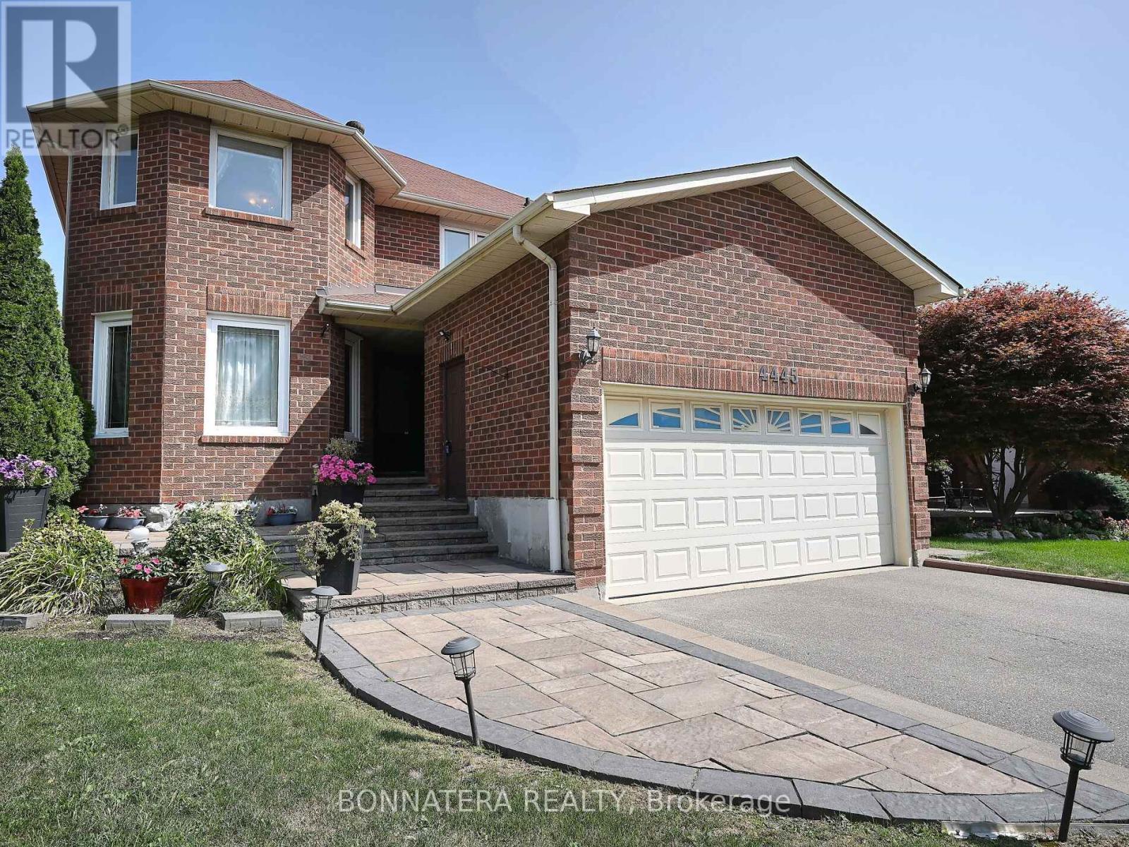 4445 GUILDWOOD WAY, Mississauga, Ontario